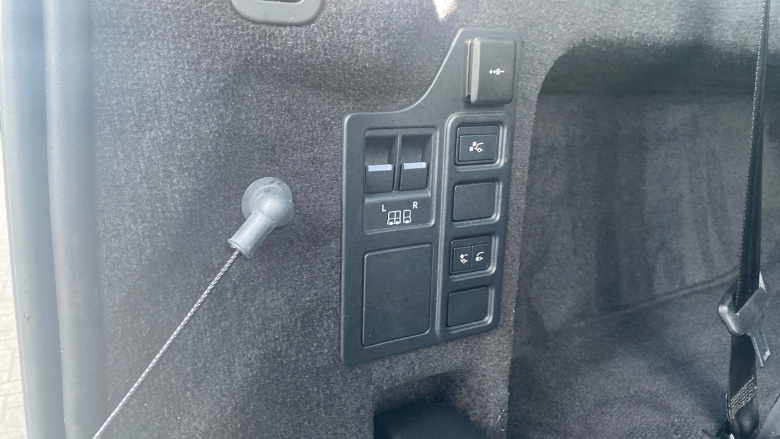 Land Rover Discovery 3.0 D300 Dynamic SE 5dr Auto Diesel Station Wagon